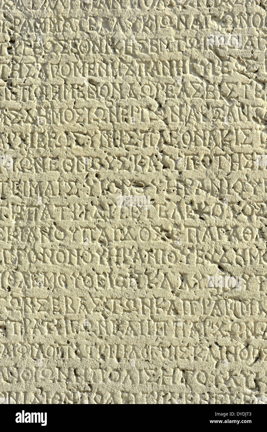 Il greco antico greco lettere greche lingua classica alfabeto classico di scrittura incisa incisione in pietra tablet dedizione ston Foto Stock