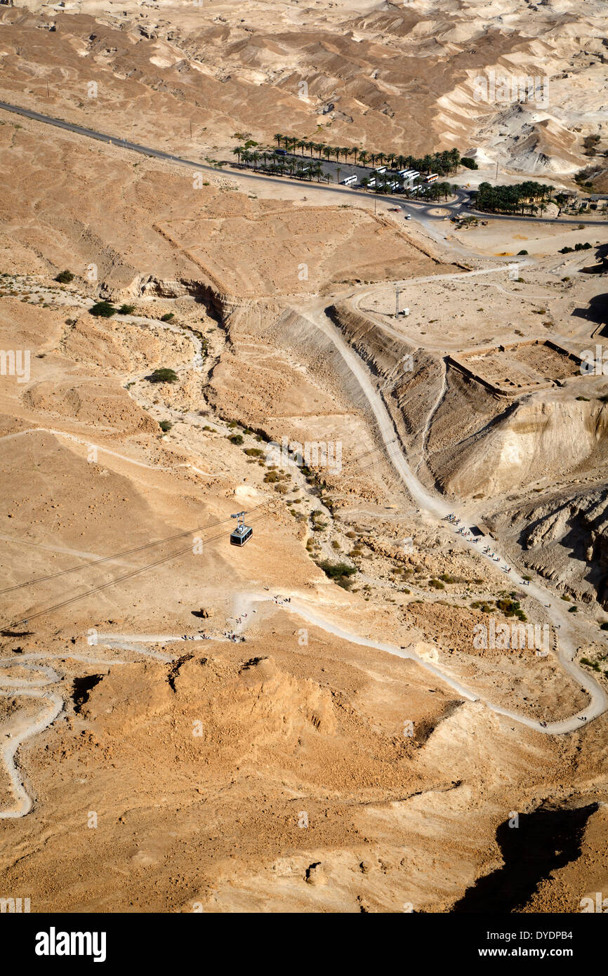 Il serpente il percorso che conduce alla fortezza di Masada sul bordo del deserto della Giudea, Israele. Foto Stock