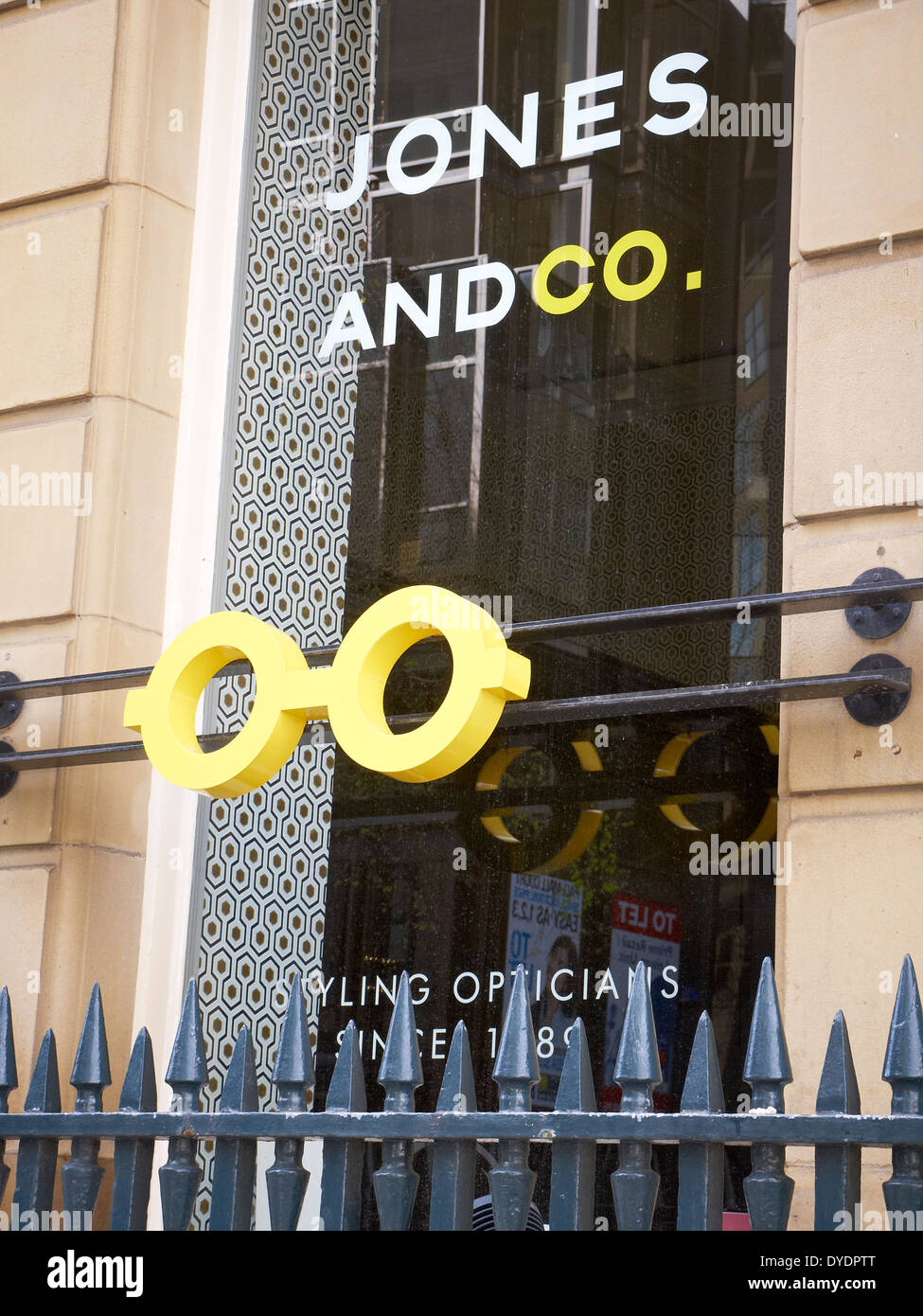 Jones e Co opticians sign in King Street Manchester REGNO UNITO Foto Stock