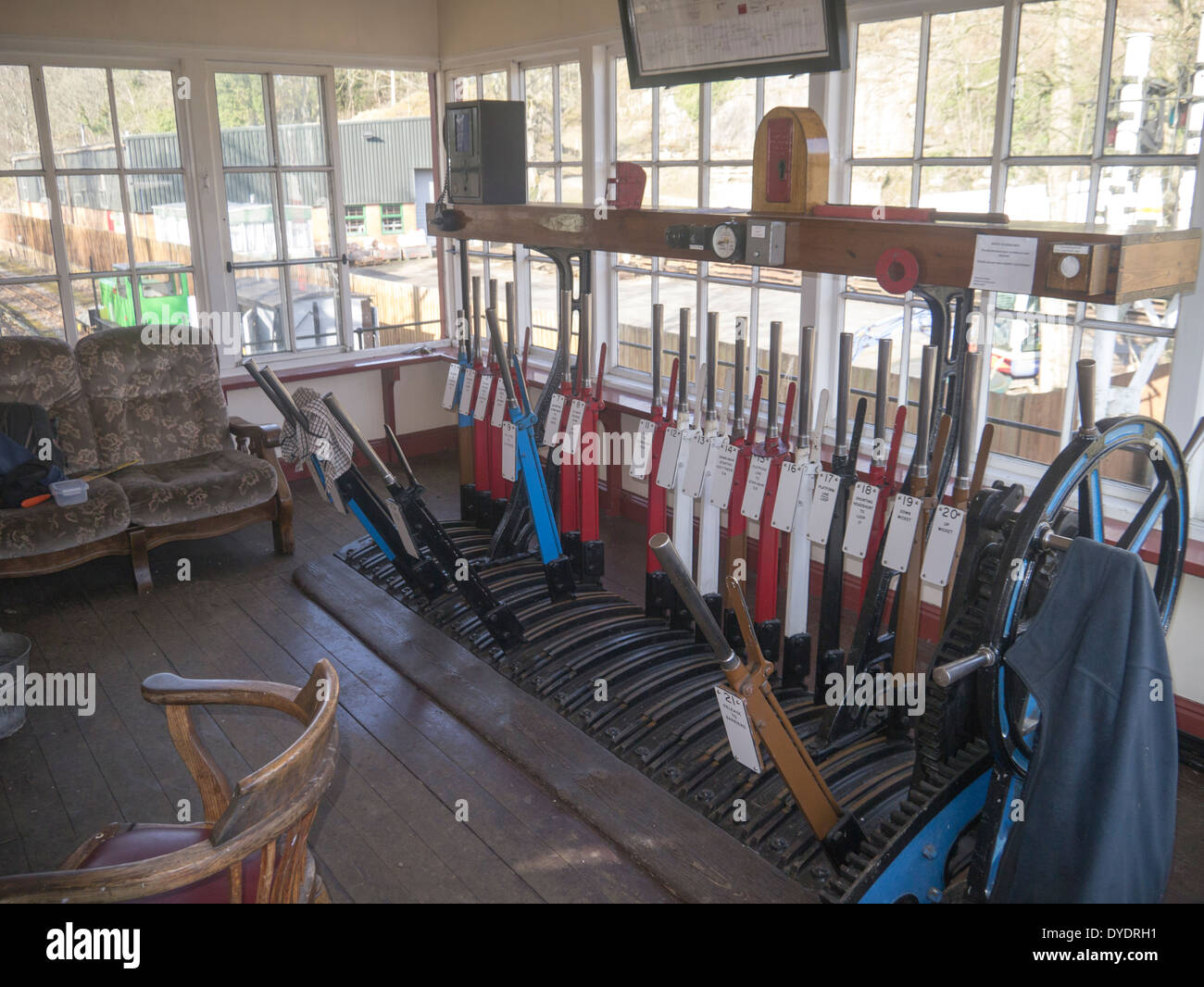 A scartamento ridotto ferroviario turistico in Alston,Cumbria, la più alta città mercato in Inghilterra. All'interno della casella segnale Foto Stock