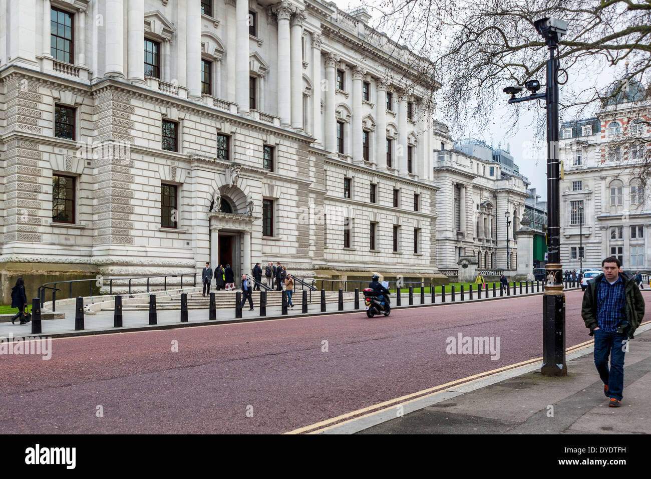 HM Treasury, Sua Maestà il tesoro - Economico e Ministero delle finanze del governo britannico in Horse Guards Road, London, Regno Unito Foto Stock