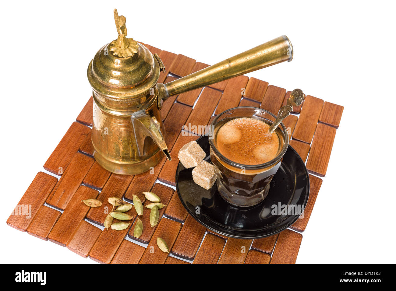 Turca tradizionale caffè servito con semi di coriandolo Foto Stock