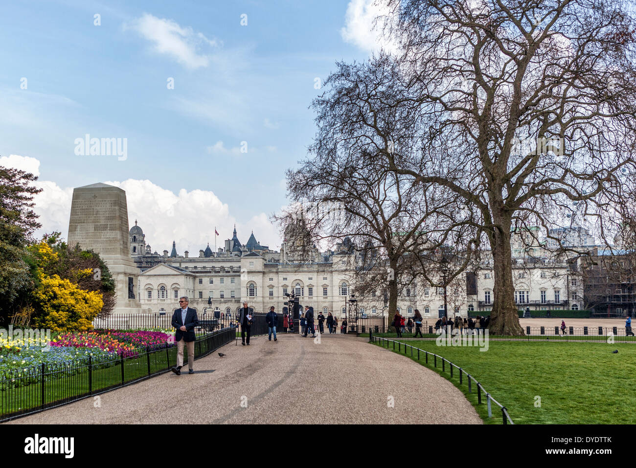 Il St James park, Protezioni Divisione Memorial e la sfilata delle Guardie a Cavallo, Horse Guards Road, London, Regno Unito Foto Stock