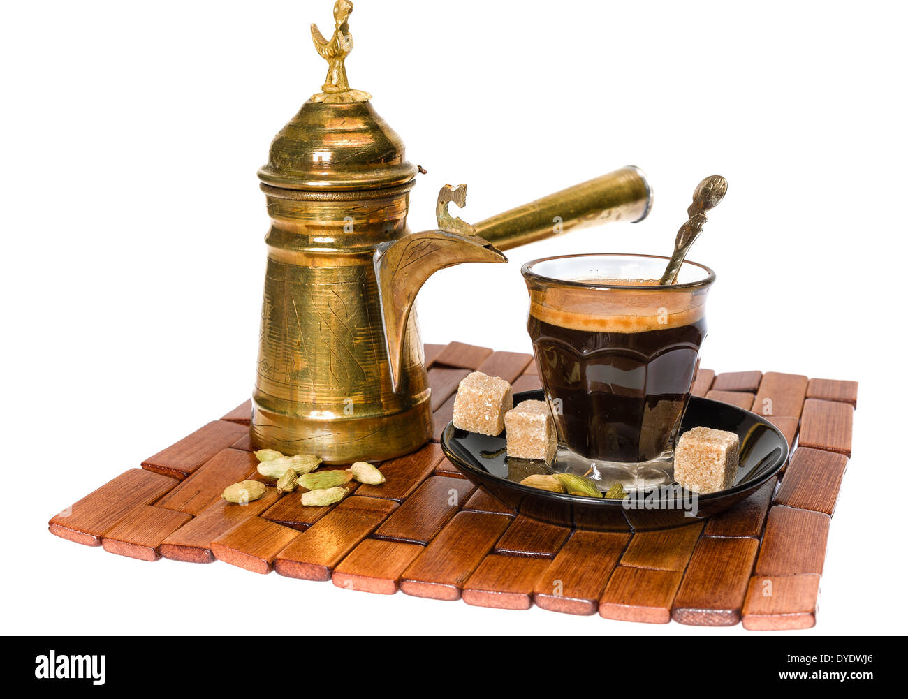 Turca tradizionale caffè servito con semi di coriandolo Foto Stock