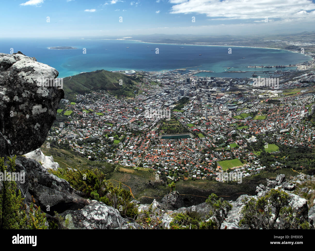 Vista sulla Città del Capo, Sud Africa, dalla cima della montagna della tavola. Foto Stock