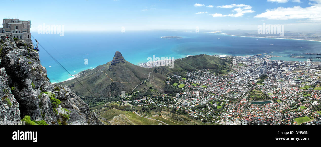 Vista sulla Città del Capo, testa di leone e Signal Hill dalla cima della montagna della tavola. Foto Stock