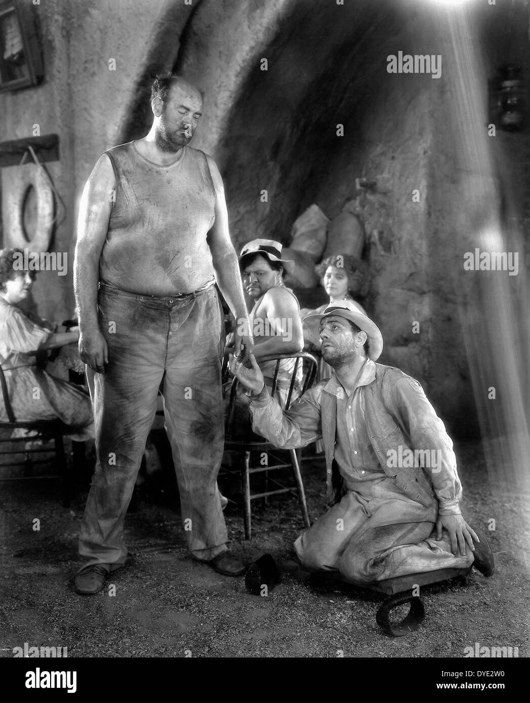 Lon Chaney, sul set del film "a ovest di Zanzibar', 1929 Foto Stock