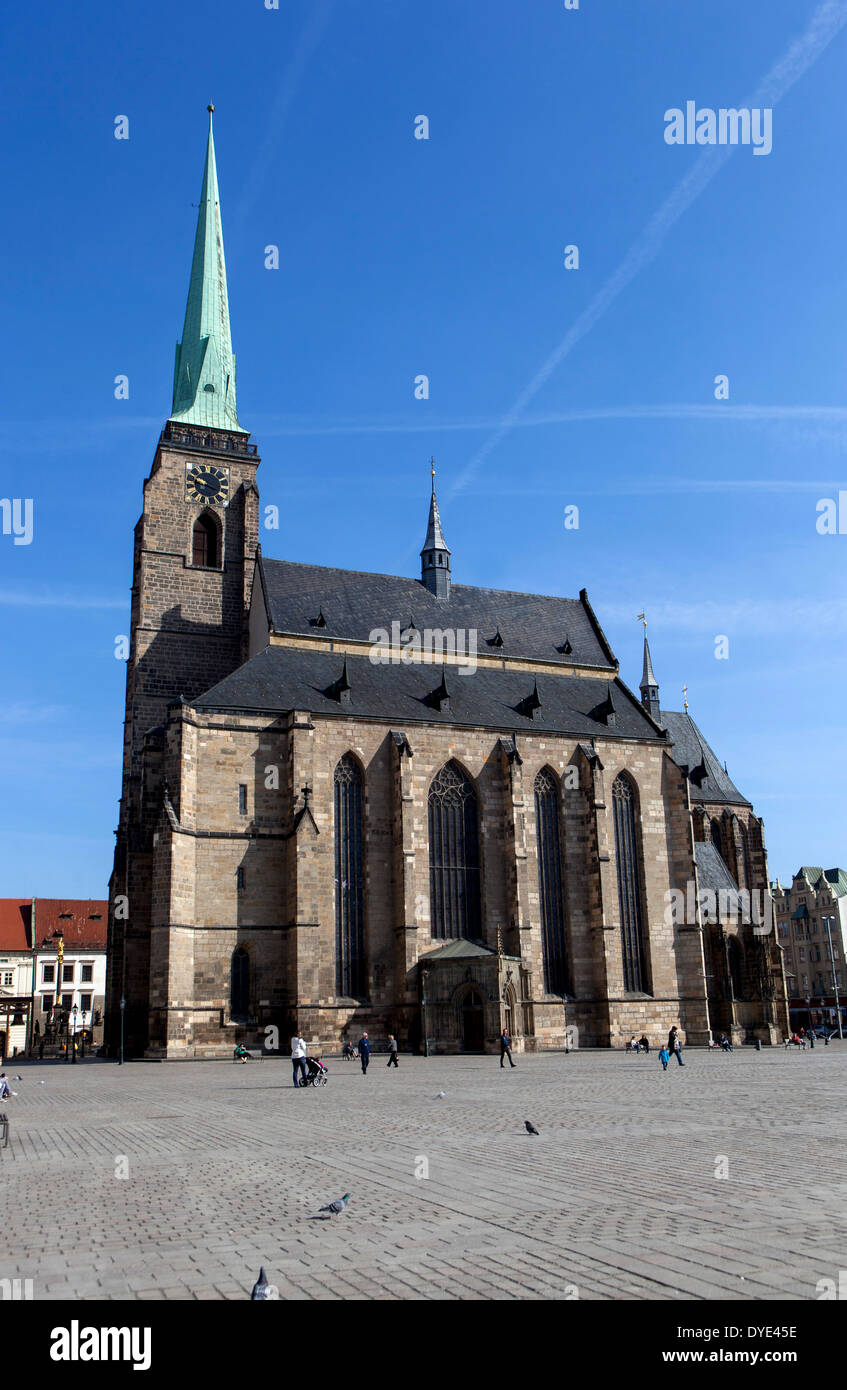 Plzen, Pilsen, Piazza della Repubblica, Cattedrale di San Bartholomew, città medievale, Boemia occidentale, Repubblica Ceca Foto Stock