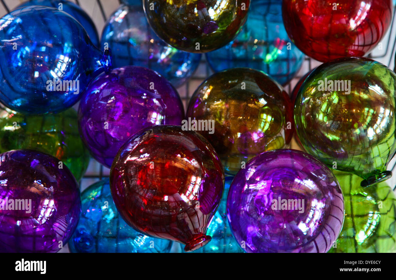 Primo piano astratto colorato intorno ornamenti di Natale, sfondi cerchio oggetti Foto Stock