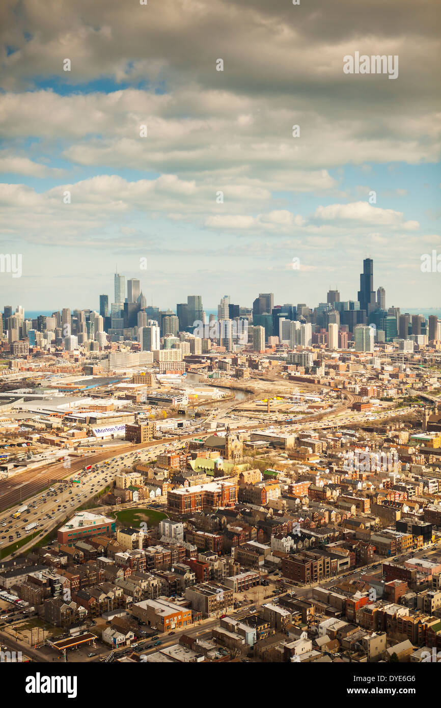 Vista aerea della città di Chicago, Illinois, Stati Uniti, presi da un elicottero Foto Stock