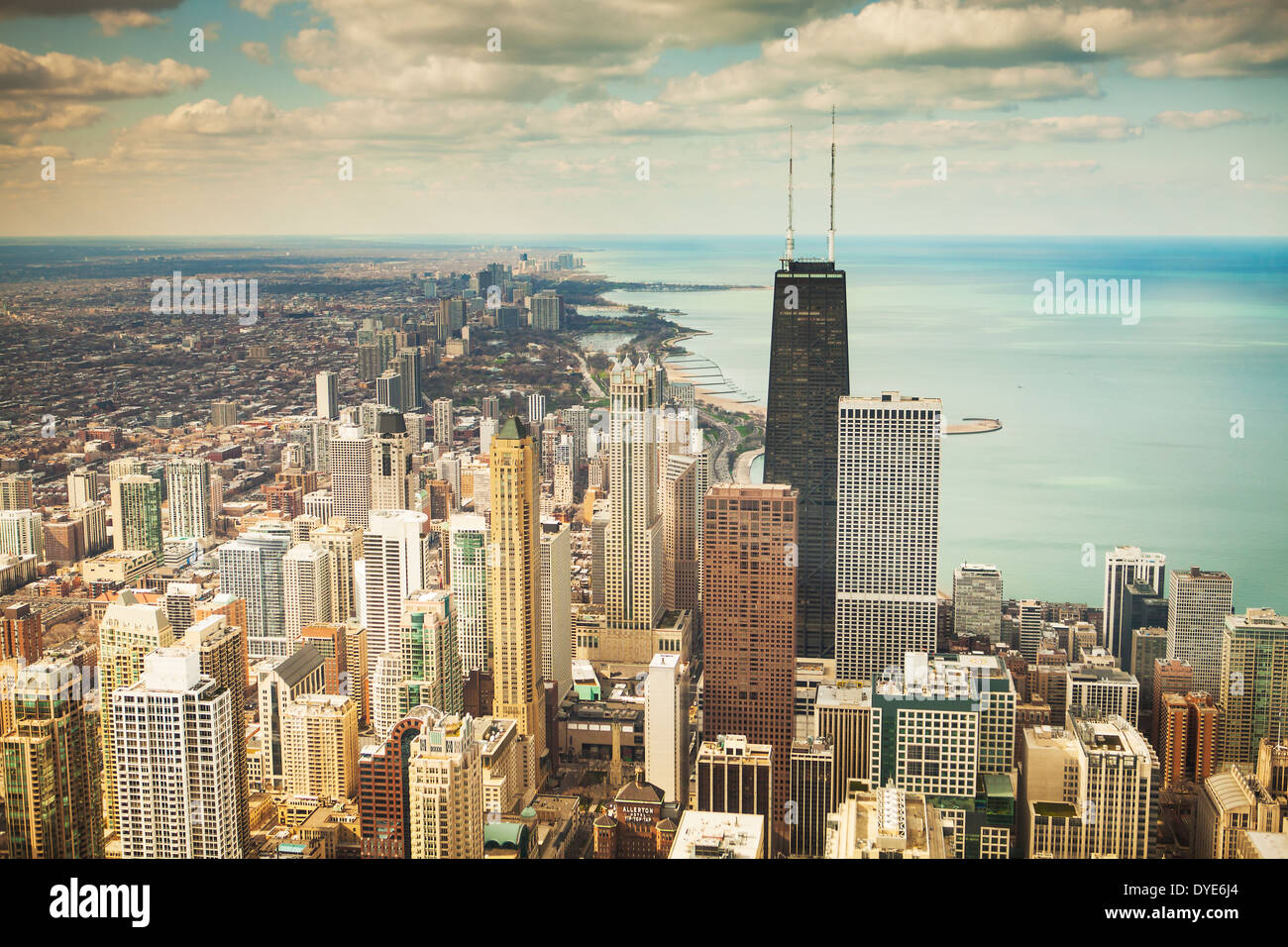 Vista aerea della città di Chicago, Illinois, Stati Uniti, presi da un elicottero Foto Stock