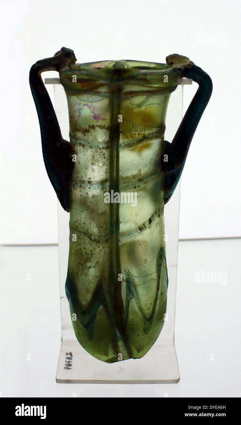 Soffiata caraffa di vetro verde. Barcellona. Spagna 2013 Foto Stock