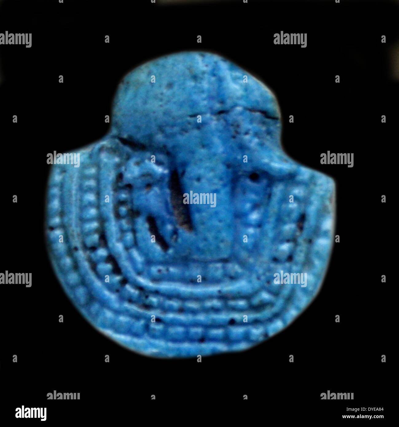 Oggetto nativo di Egitto creato dal semi- pietra preziosa lapislazzuli. Barcellona. Spagna 2013 Foto Stock