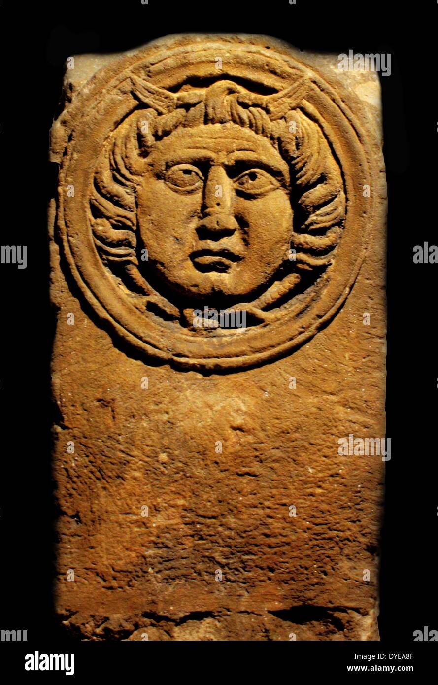 Da frammenti di un antico romano monumento funebre. Barcellona. Spagna 2013 Foto Stock