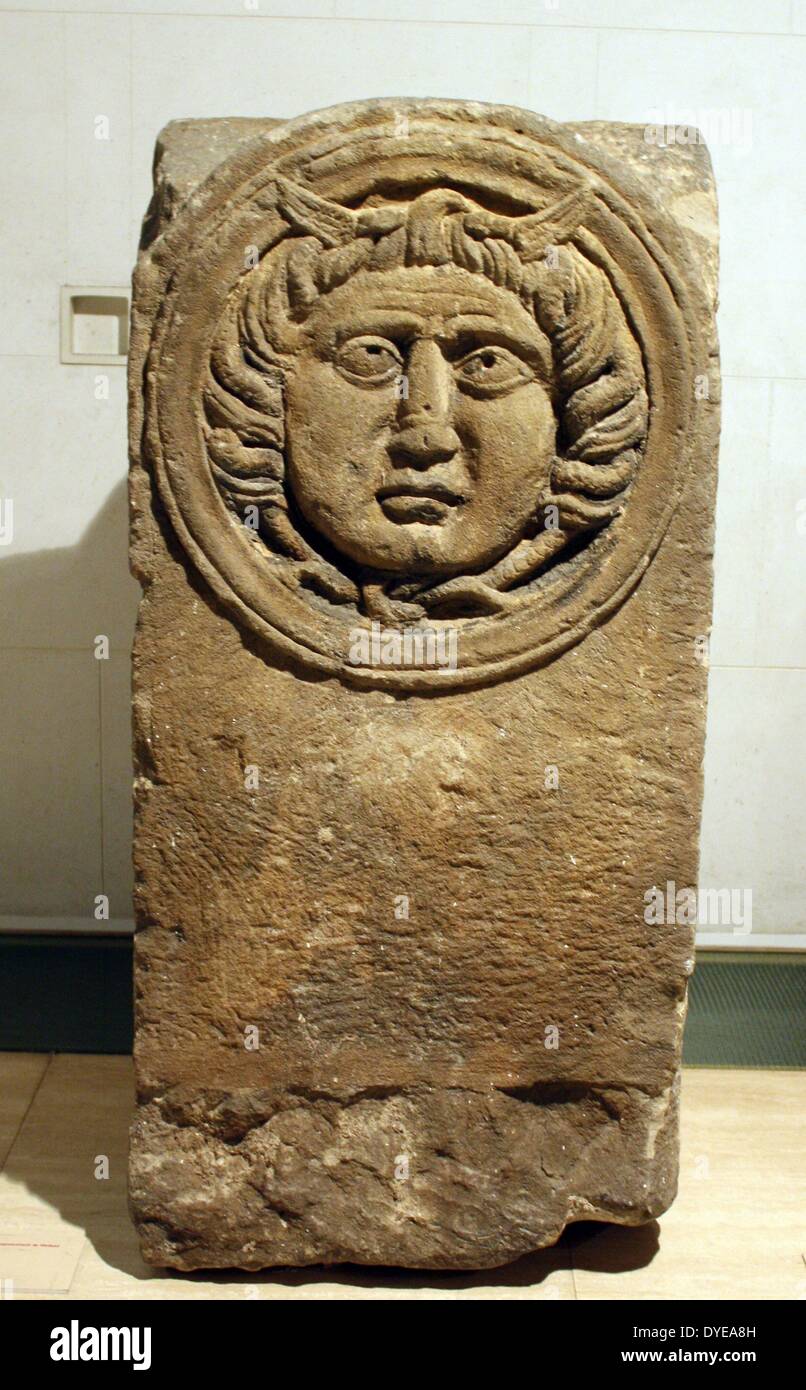 Da frammenti di un antico romano monumento funebre. Barcellona. Spagna 2013 Foto Stock