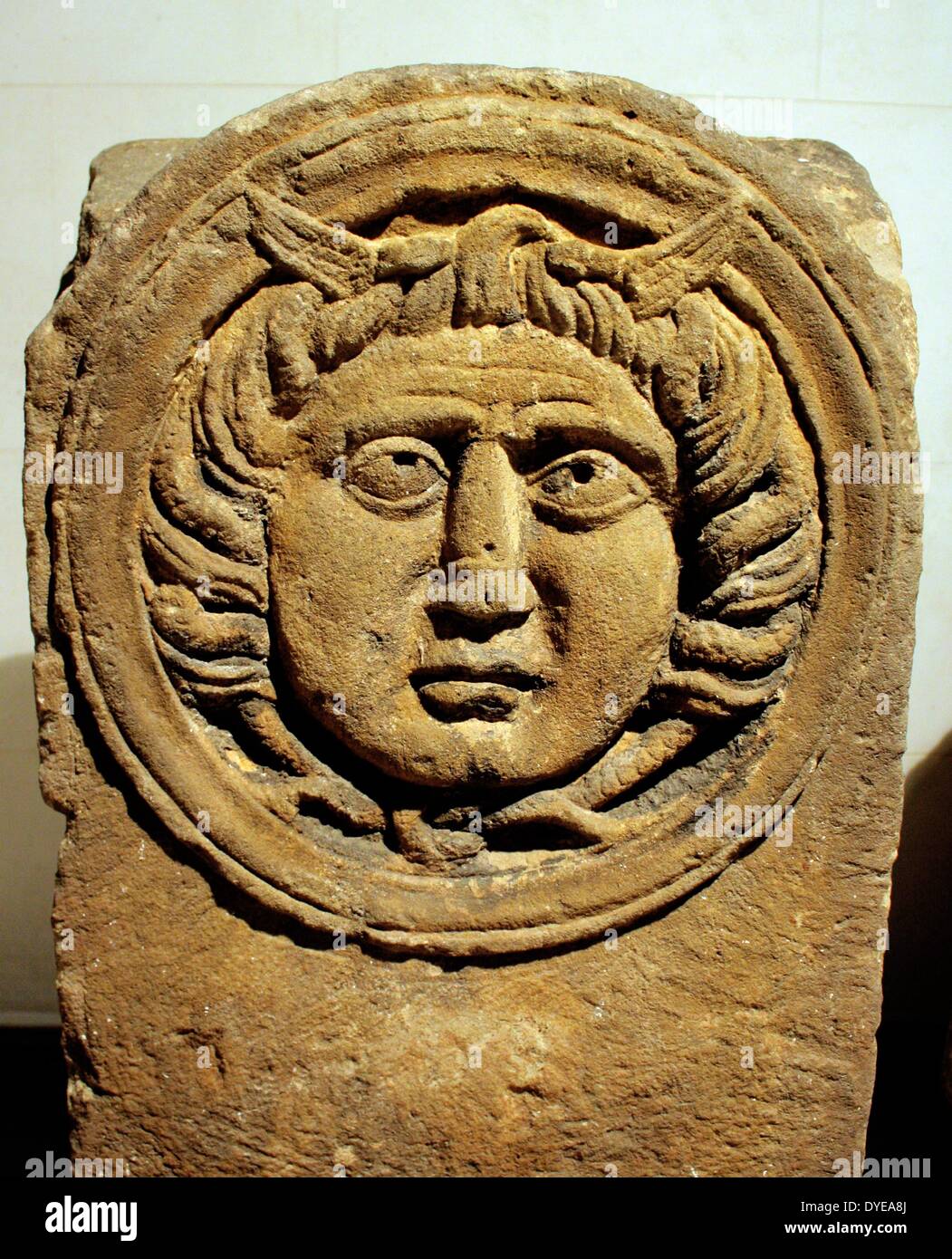 Da frammenti di un antico romano monumento funebre. Barcellona. Spagna 2013 Foto Stock