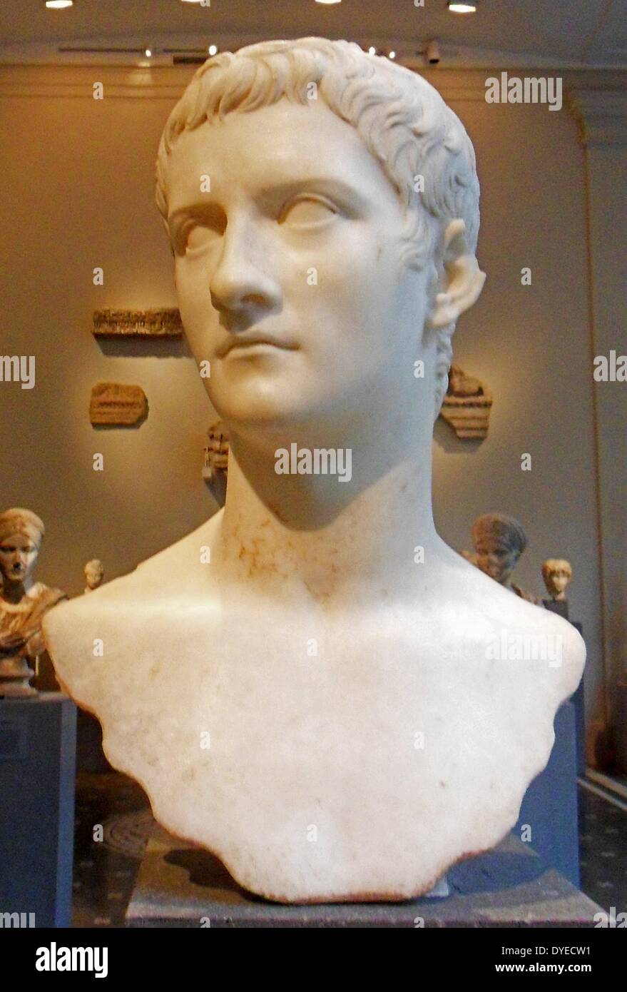 Ritratto in marmo Busto di imperatore (Gaio Caligola) 57 D.C. 3° imperatore di Roma Foto Stock