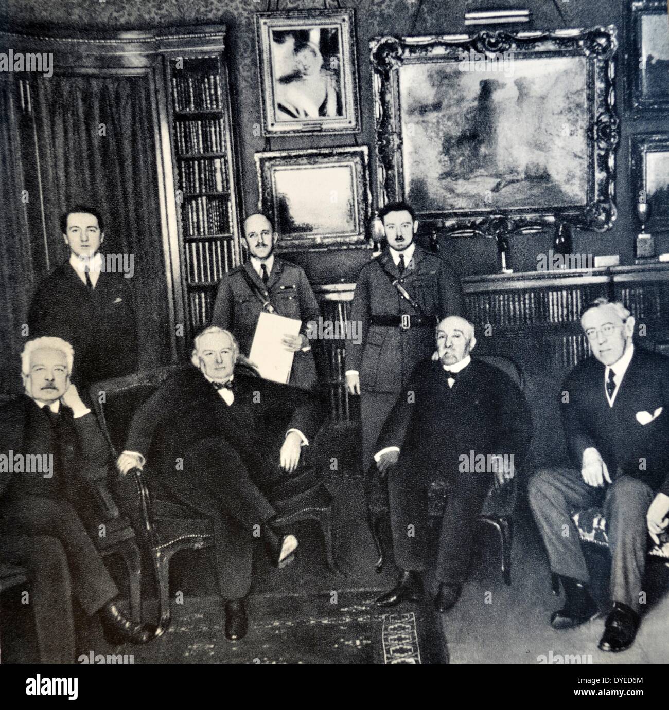 Consiglio di quattro alla conferenza di pace di Versailles nel 1918. Da sinistra a destra: Vittorio Emanuele Orlando, primo ministro dell'Italia: David Lloyd George, Primo ministro della Gran Bretagna: Georges Clemenceau, Primo ministro di Francia e Woodrow Wilson, U.S. Presidente. Datata 1918 Foto Stock