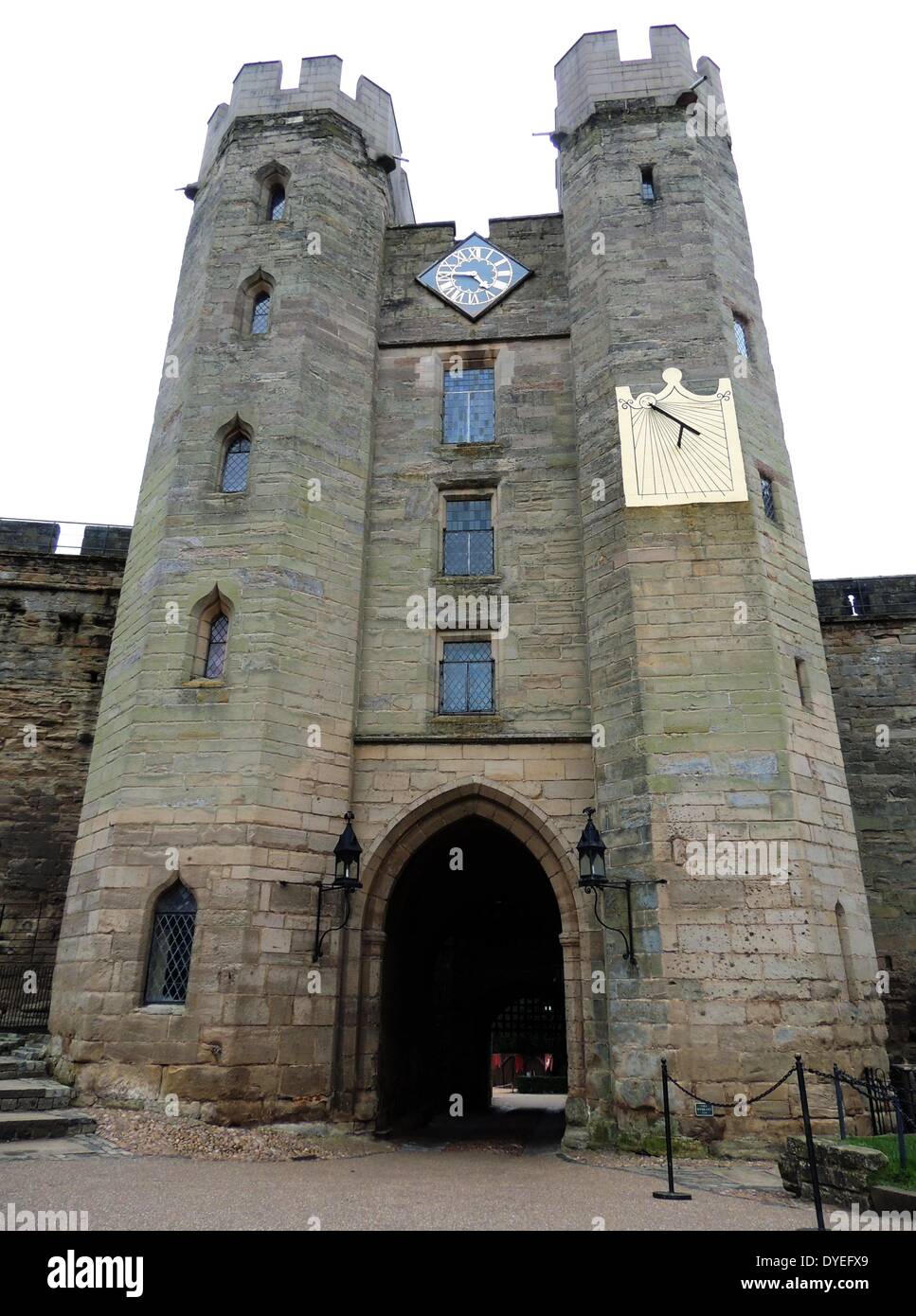 Vista del Castello di Warwick 2013. Il castello medievale è stata sviluppata a partire da un originale costruita da Guglielmo il Conquistatore nel 1068 Foto Stock