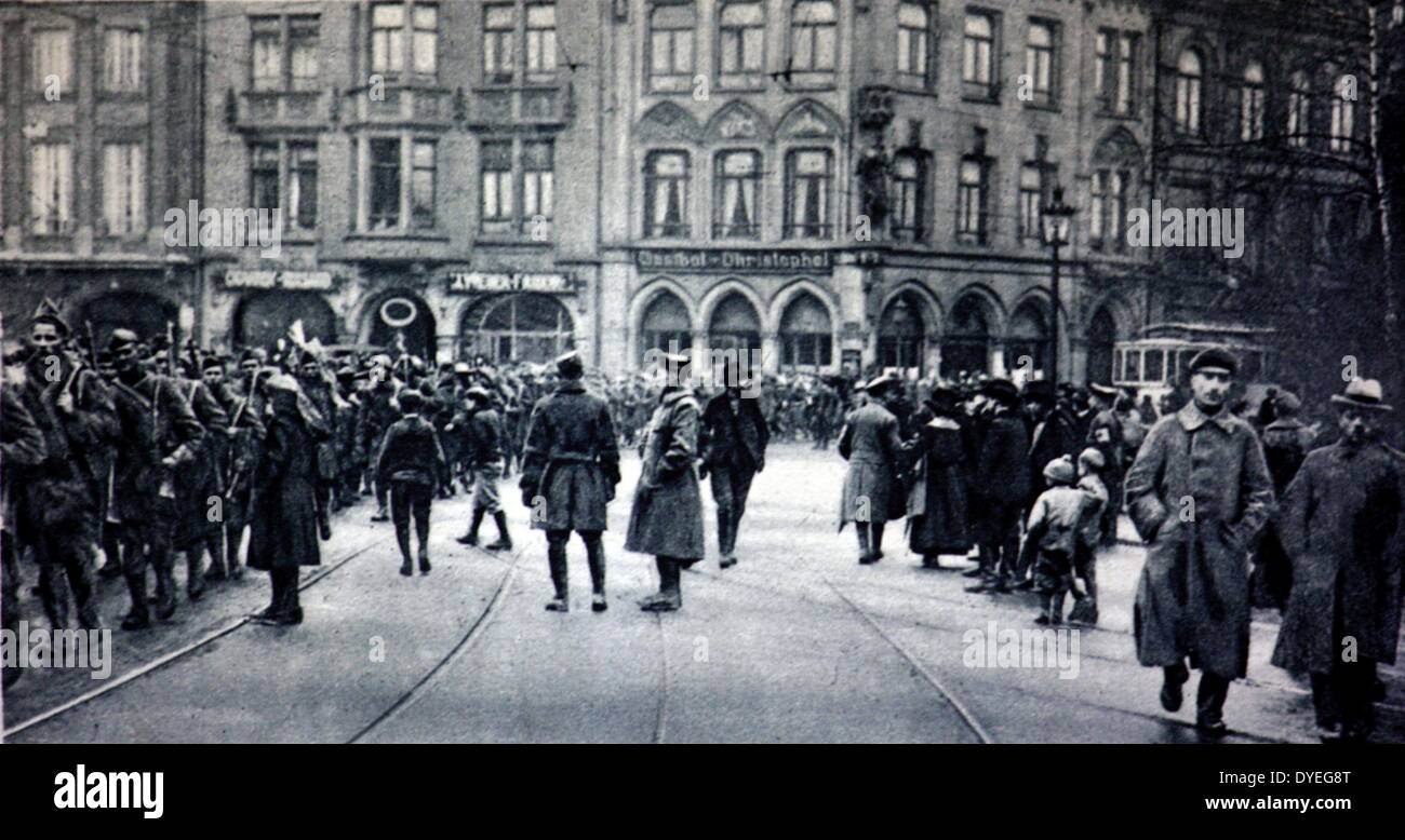 Guerra mondiale 1. Truppe degli STATI UNITI Esercito di occupazione marciando attraverso Trevires, sulla Mosella, Germania. Foto Stock