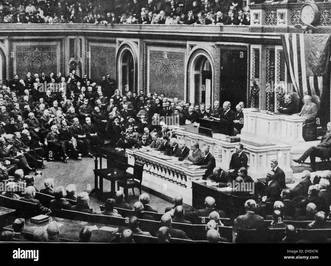 Guerra Mondiale 1 - Presidente Woodrow Wilson affronta il Congresso a Washington DC il 3° febbraio 1917 annunciando la chiusura delle relazioni diplomatiche con la Repubblica federale di Germania. Foto Stock