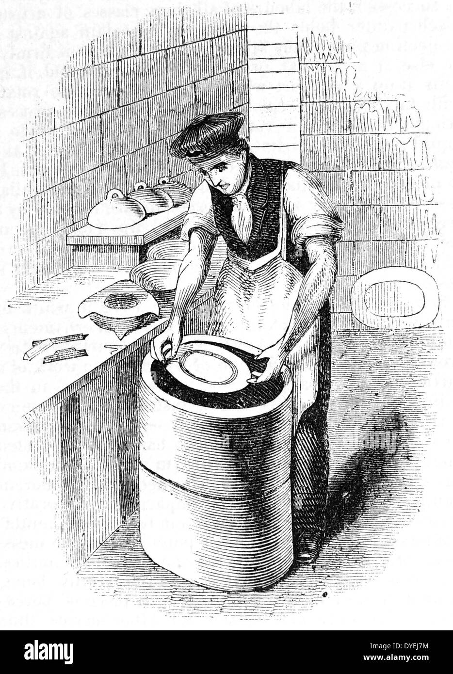 Elementi di impilamento in un 'saggar' che è stato poi posto in biscotto forno per la cottura: Royal opere di porcellana, Worcester, Inghilterra. Incisione, Londra, 1843. Foto Stock