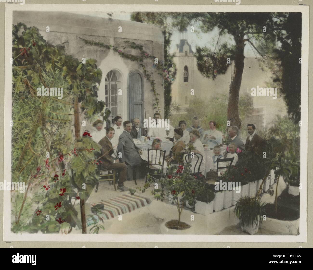 Stampa fotografica, colorate a mano che mostra le famiglie appartenenti alla colonia americana in Palestina (Israele) circa 1900. Foto Stock