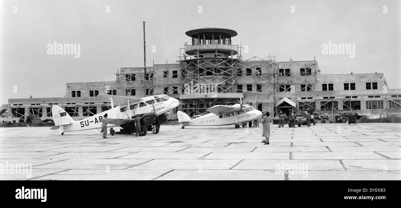 (Lod) precedentemente Lydda edificio aeroportuale che mostra un piano Misr & Palestina Airways piano. Tra il 1934 e il 1939 Foto Stock