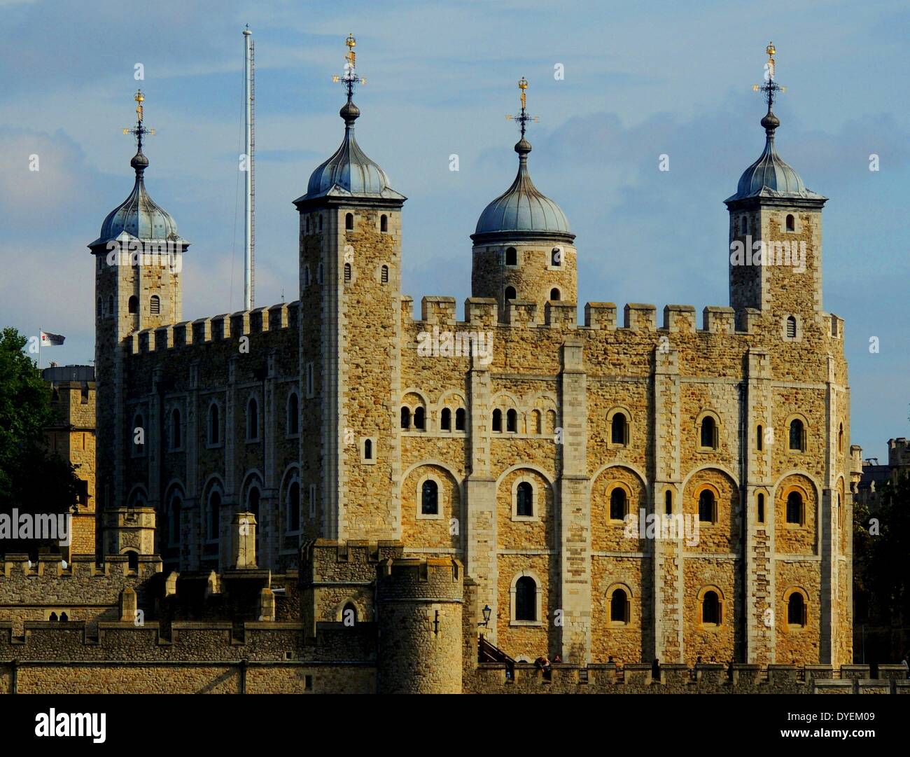 Torre di Londra 2013. Originariamente costruito da Guglielmo il Conquistatore. Completata nel 1399 dopo il Wharf espansioni. Il castello fu utilizzato come carcere dal 1100 fino al 1952. Foto Stock