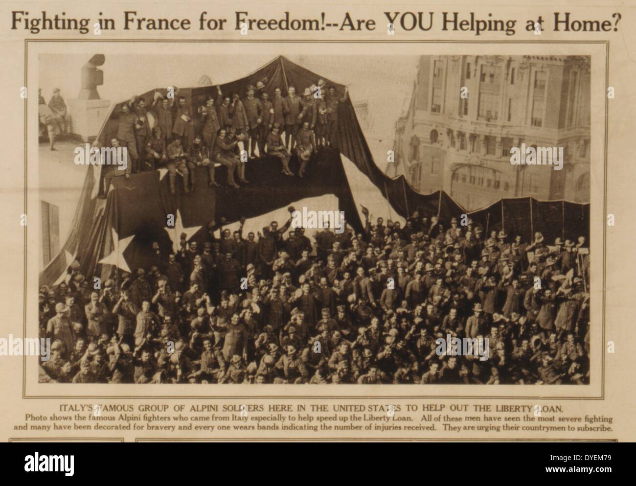 Combattimenti in Francia per la libertà! Stai aiutando a casa? Una serie di fotografie pubblicate nella illustrata Attualità, [1918]. Foto Stock