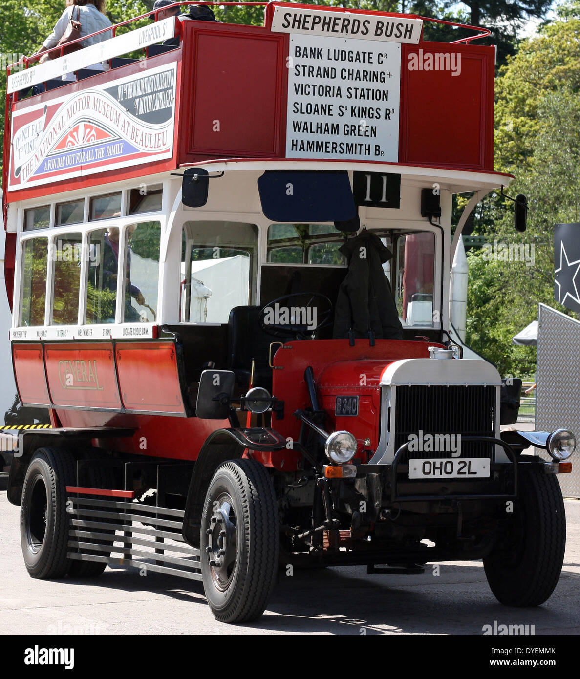 A diciannove anni venti Londra Trasporto bus. Gli autobus passeggeri trasportati su due piani o livelli. Il ponte superiore è stato aperto a tutte le condizioni meteorologiche. Foto Stock