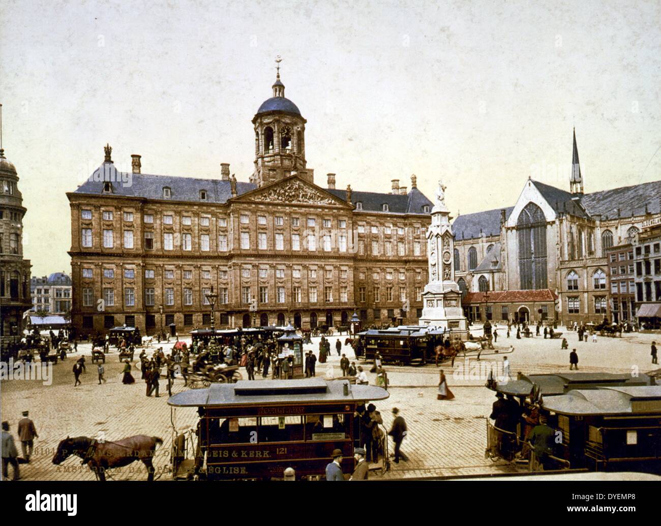 Amsterdam, Dam, palace & chiesa, Holland circa 1890-1910. photomechanical print in photochrom. Plaza, il palazzo e la chiesa, Amsterdam, Paesi Bassi. Foto Stock