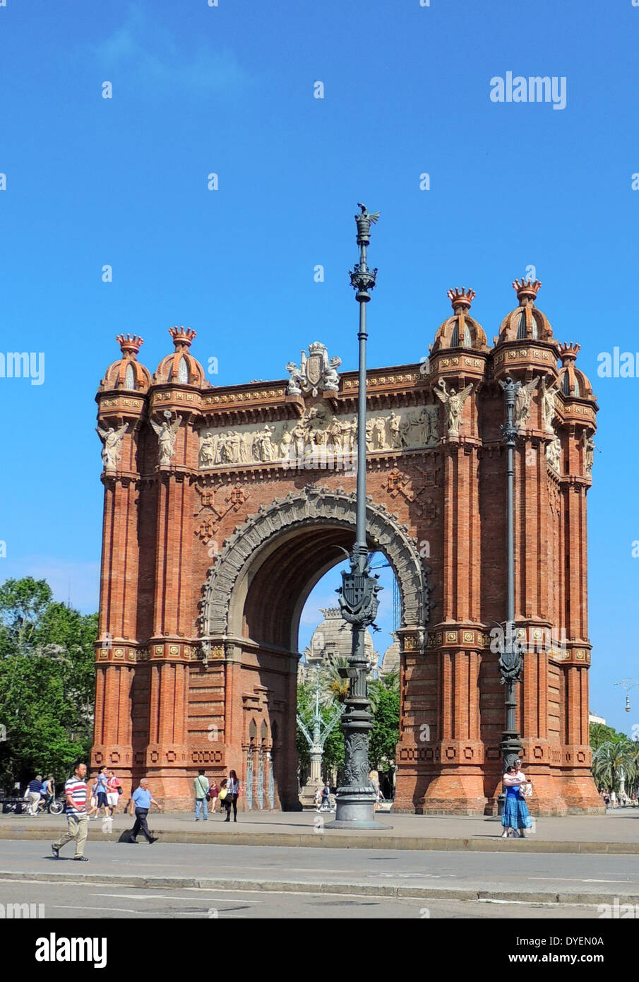 L'Arc de Triomf è un arco trionfale a Barcellona (Catalogna, Spagna). Fu costruita per la Exposición Universal de Barcelona (1888), così come la sua porta di accesso principale dell'architetto Josep Vilaseca i Casanovas. L'arco è costruito in mattoni rossastra in stile Neo-Mudéjar. Foto Stock