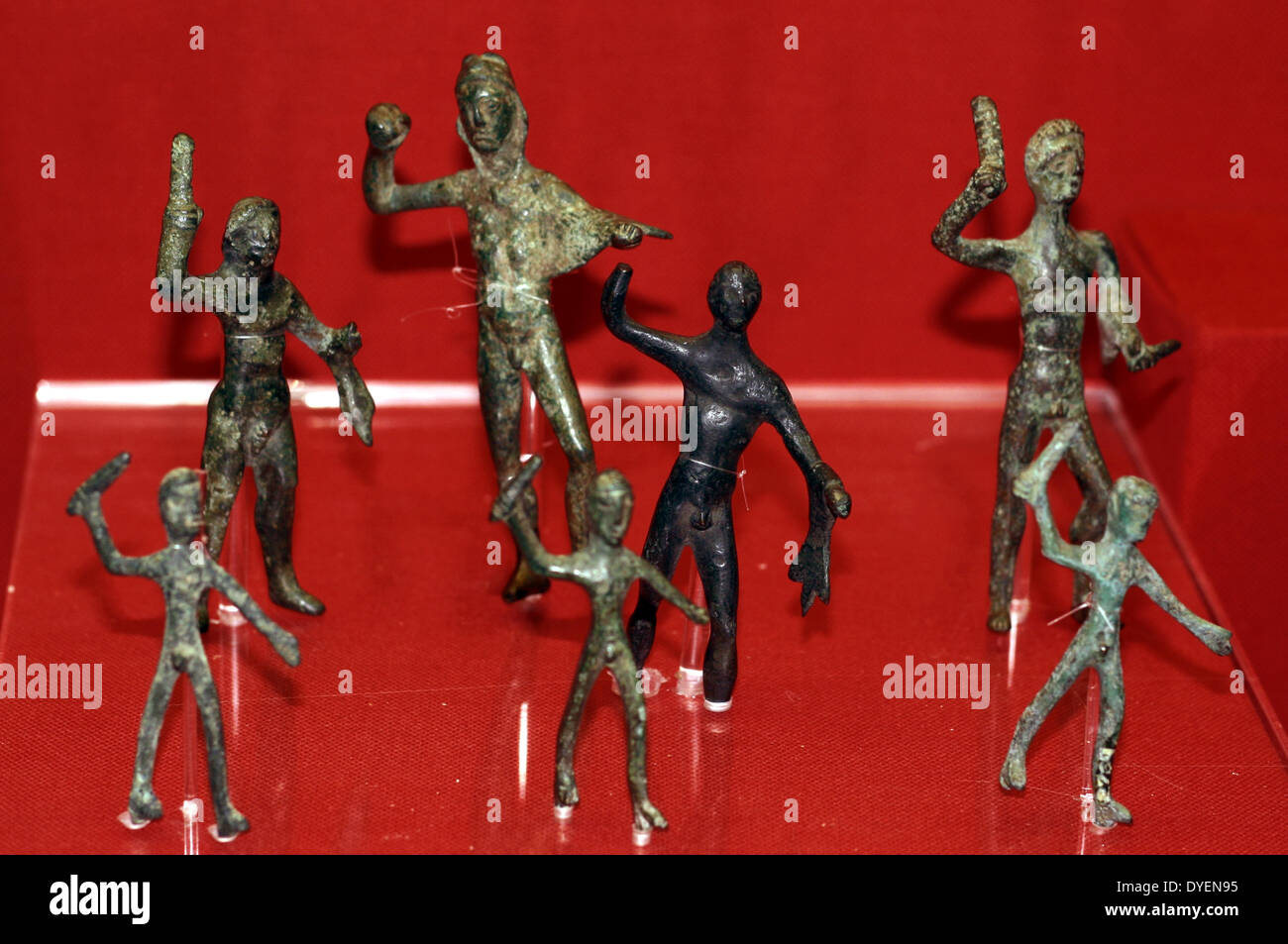 Selezione di un assortimento di Ercole statuette in bronzo provenienti da tutta le province romane dell'Europa. Circa 1-330 ANNUNCIO Foto Stock