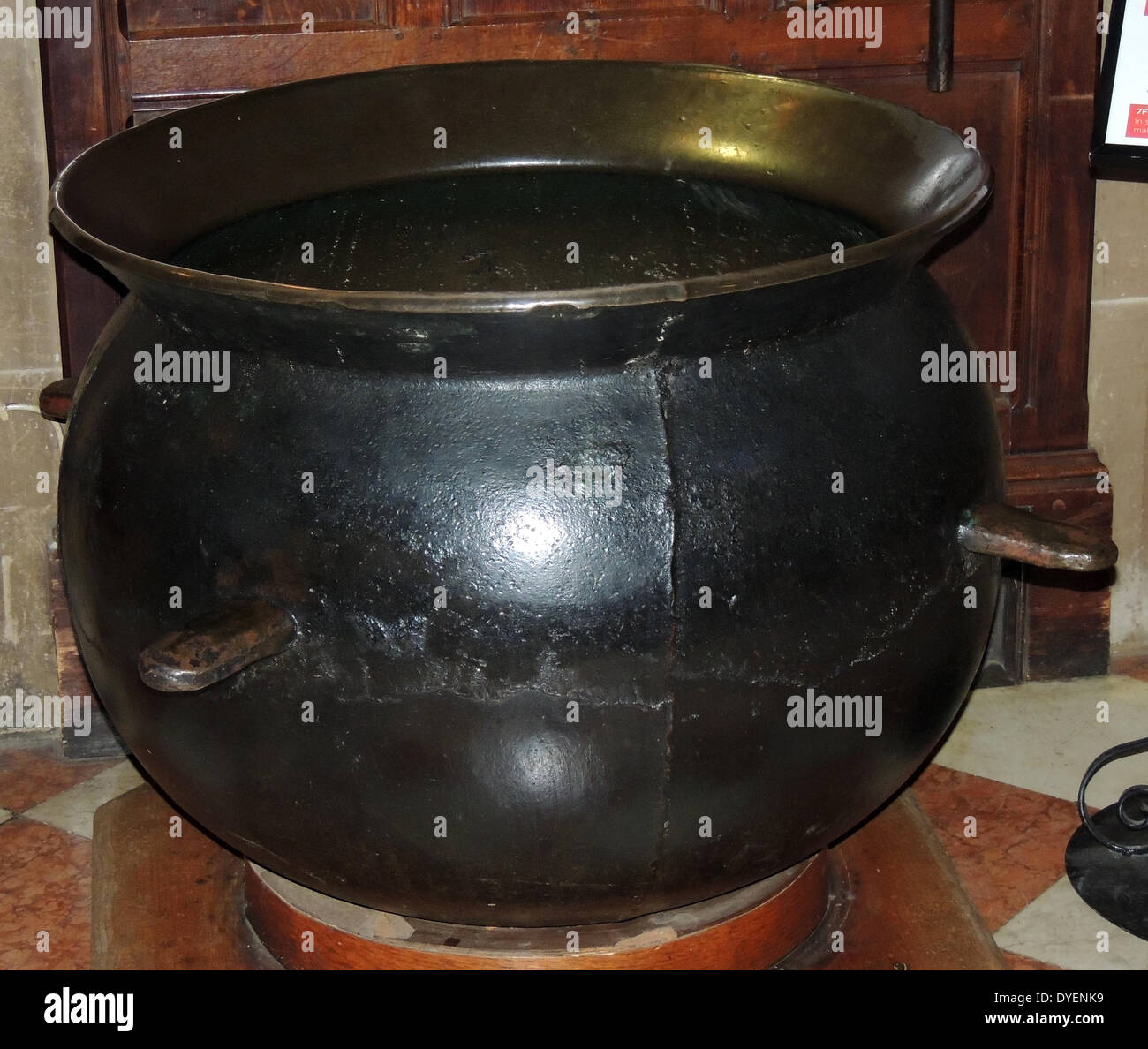 L'antica "Porridge' pot che era appartenuta a Guy Conte di Warwick xi secolo D.C. Foto Stock