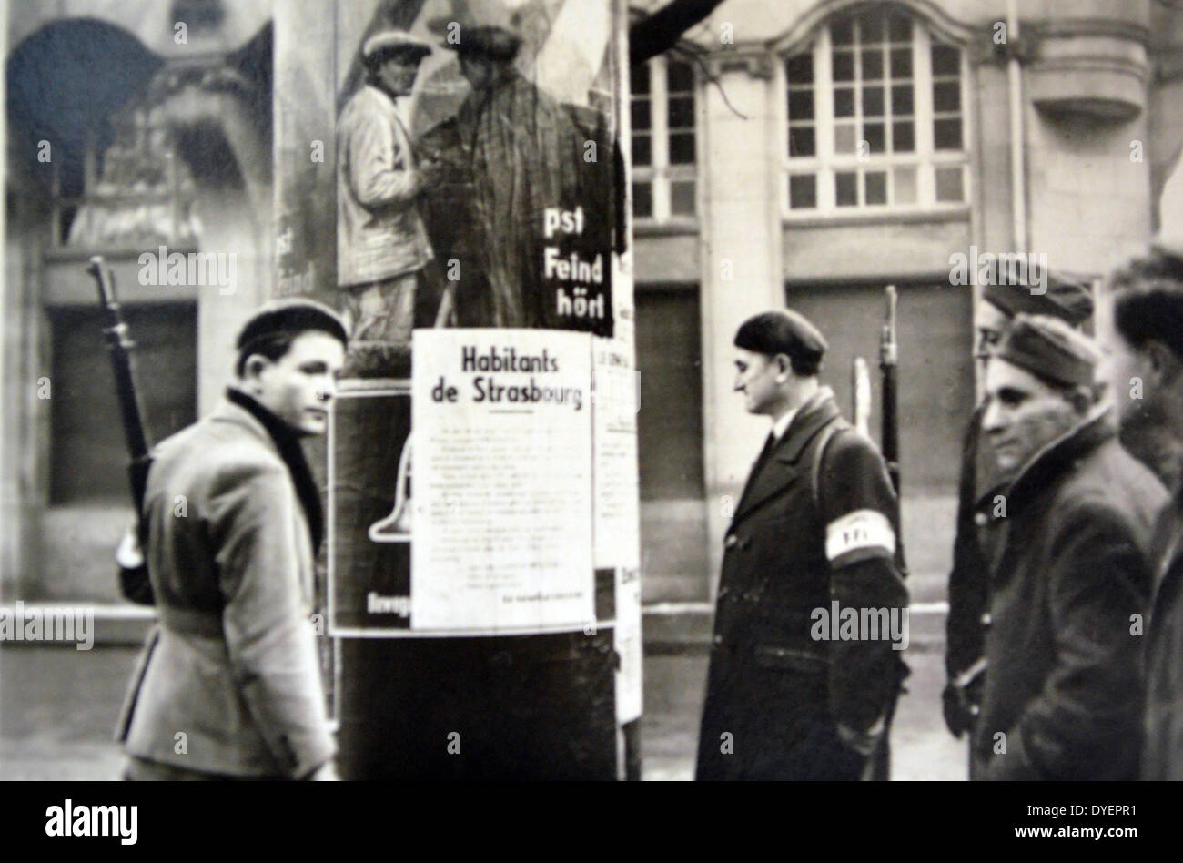 Libera macchia francese di combattenti per la resistenza di stand a Strasburgo dopo la liberazione dalla occupazione tedesca nella Seconda Guerra Mondiale Foto Stock
