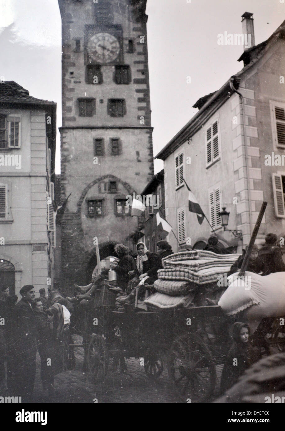 La seconda guerra mondiale: evacuazione dei civili francese in una linea anteriore villaggio in Alsace Lorraine Foto Stock