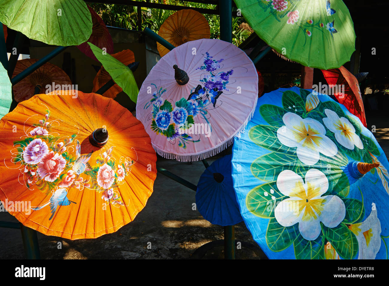 Thailandia Chiang Mai, ombrello a Borsang Villaggio Artigianale Foto Stock