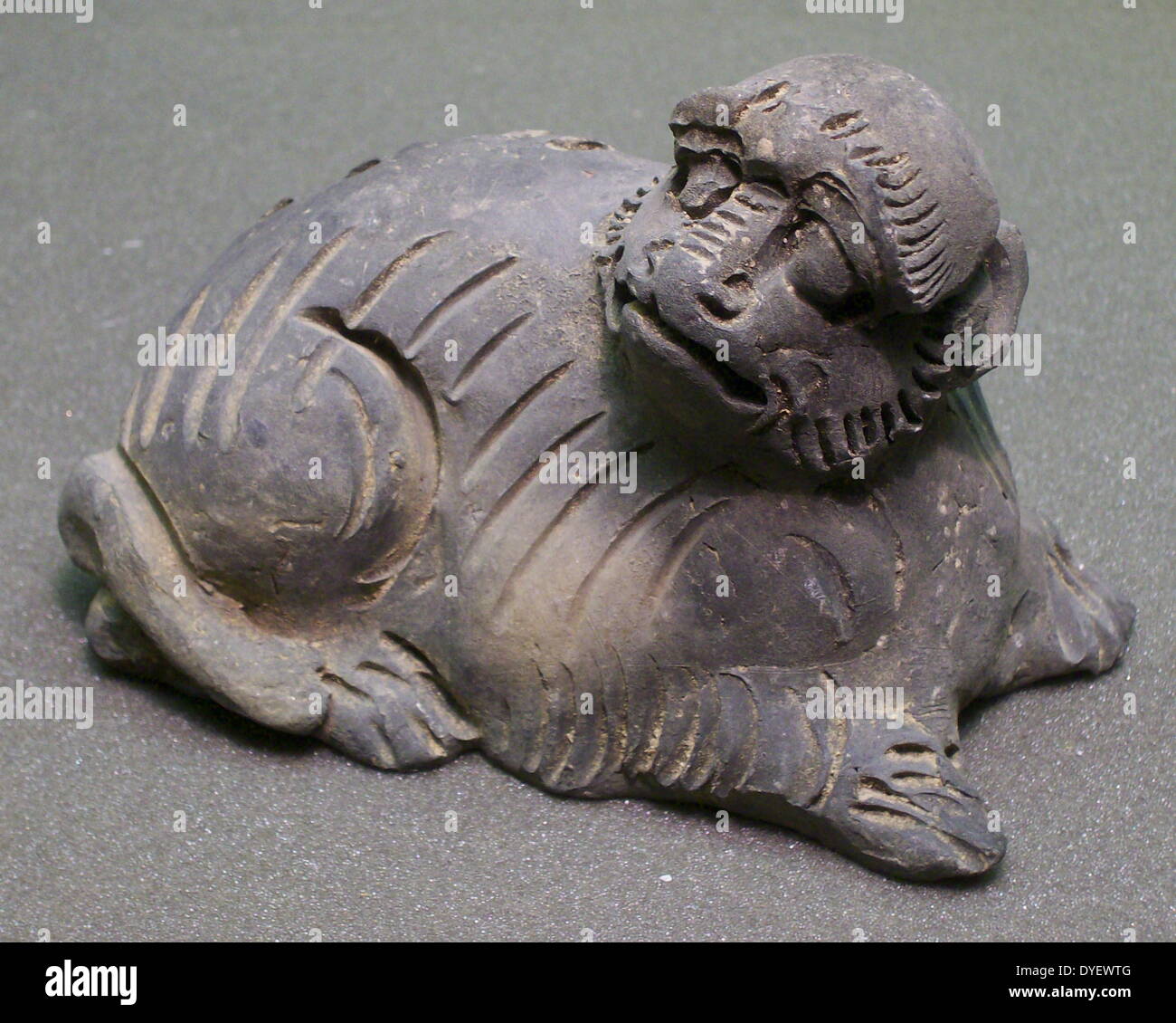 Zodiaco Cinese monkey, incized ceramica grigia Foto Stock