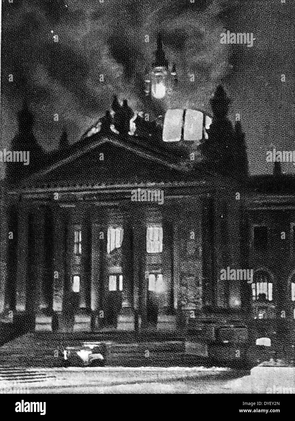 L'incendio del Reichstag fu un attacco incendiario contro l'Edificio del Reichstag a Berlino il 27 febbraio 1933. La manifestazione è considerata di fondamentale importanza per la costituzione della Germania nazista Foto Stock