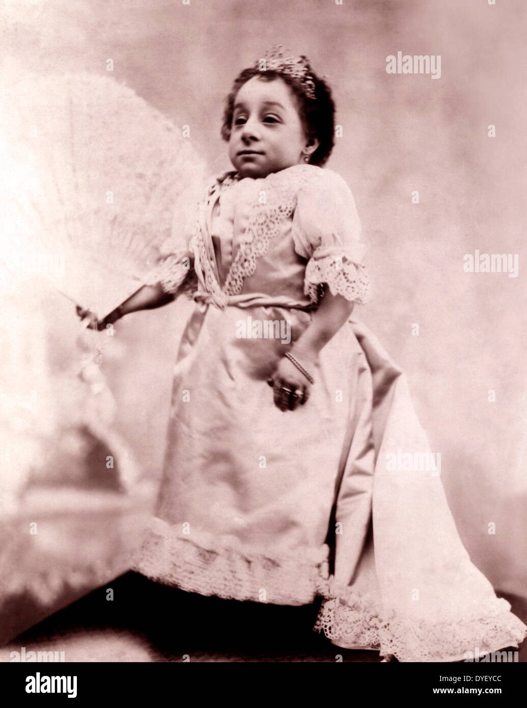 Pauline Munsters a 23 centimetri di altezza, riconosciuto dal libro del Guinness dei primati come la donna più breve mai registrato. Data di nascita: 26 febbraio 1876, Ossendrecht, Paesi Bassi è morto: Marzo 1, 1895, New York New York, Stati Uniti. Conosciuta anche come la principessa Paolina Foto Stock