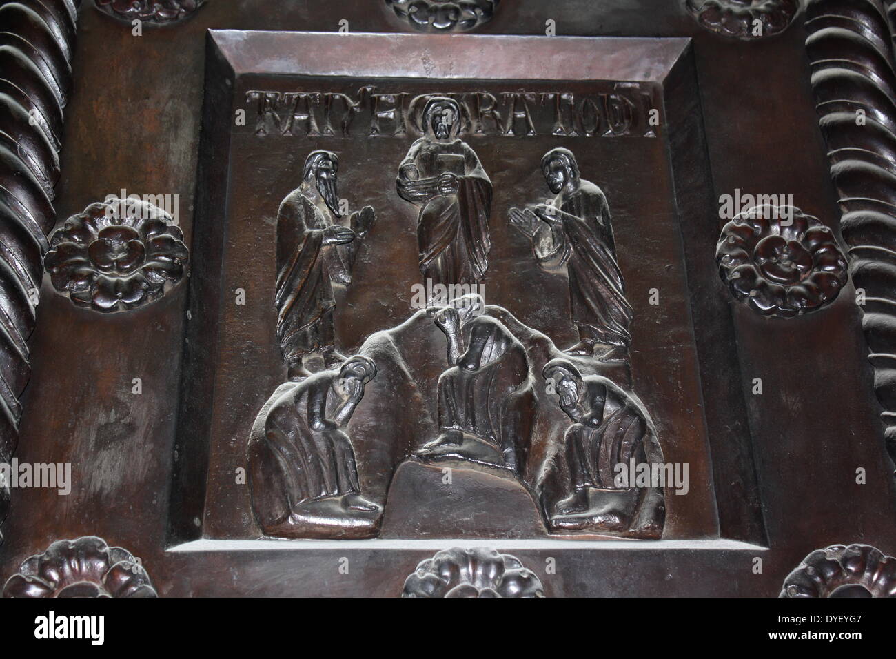 Dettaglio da porte in bronzo con scene del Vecchio e del Nuovo Testamento in rilievo. Fatta al fine di san Bernward e impostare da lui nel 1015 alla Chiesa di St. Michael, Hildesheim. Essi sono stati nel frattempo alla cattedrale dal suo successore. Foto Stock