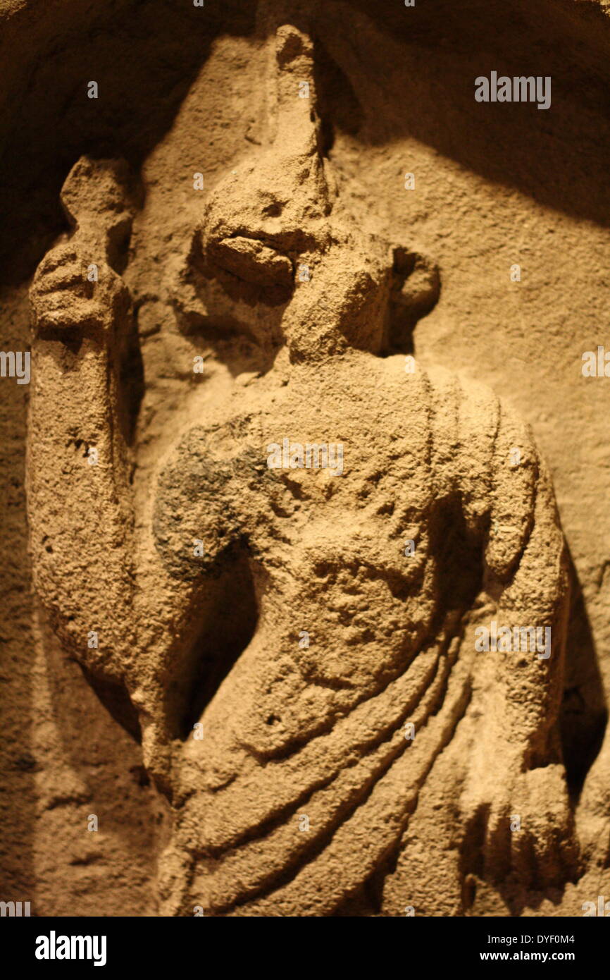 Rilievo della dea Minerva indossando una gorgone testa della maschera sul suo stomaco. Trovato nelle Terme Romane, Somerset, Inghilterra. Circa 1a-3rd secolo D.C. Foto Stock