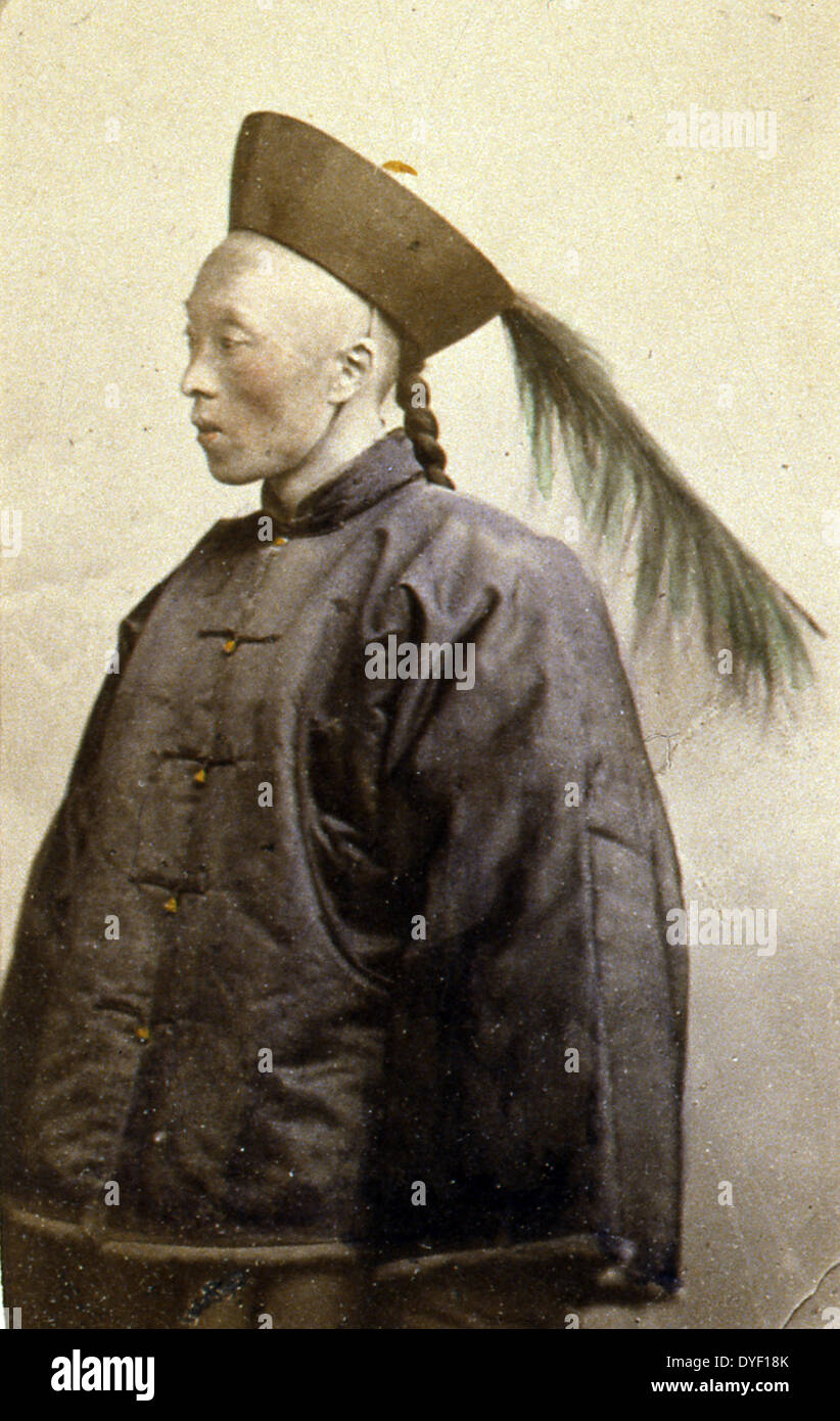 Ritratto di un burocrate cinese (mandarino) da John Thomson, 1837-1921, fotografo. Pubblicato: tra il 1870 e il 1872. Foto Stock
