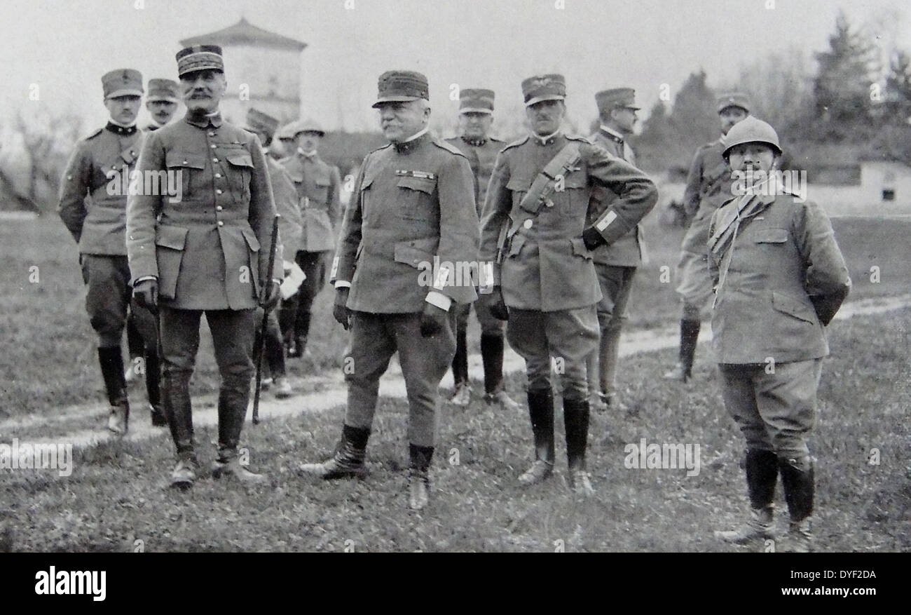 General Foch e il suo staff visita il fronte italiano durante la Prima Guerra Mondiale 1917 Foto Stock