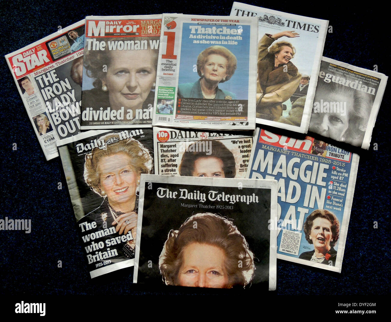 Selezione della pagina anteriore storie dai giornali britannici, segnando la morte della signora Margaret Thatcher, primo ministro britannico 1979-1990. Aprile 2013 Foto Stock