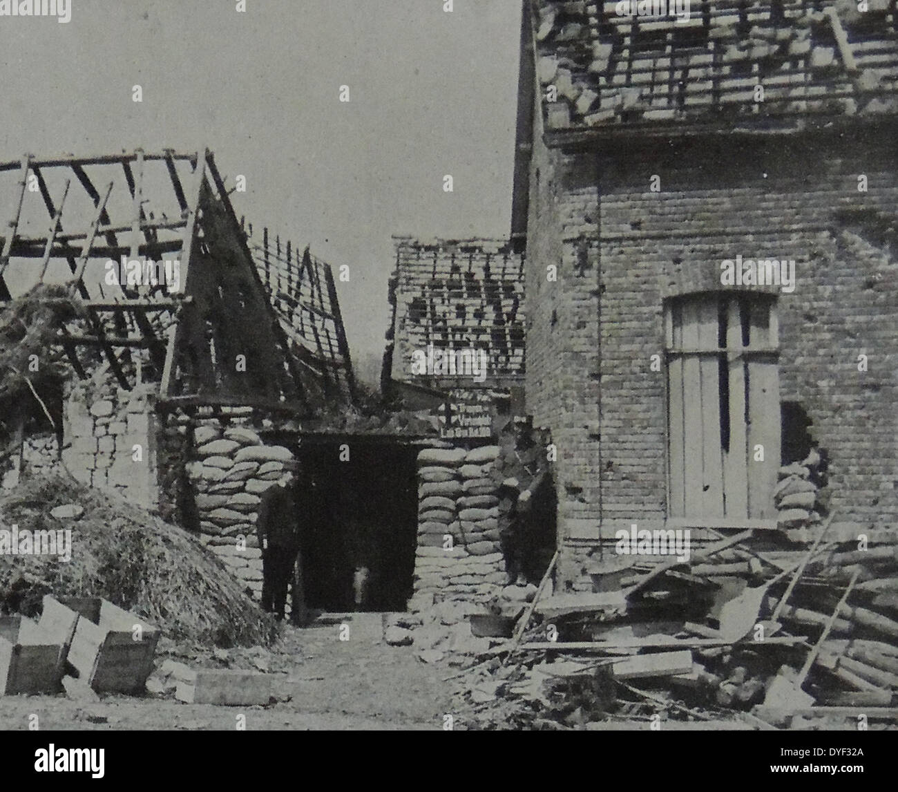 Posizione francese nel villaggio di Clarency, dopo la Seconda battaglia di Artois (Deuxième bataille de l'Artois o Lorettoschlacht) dal 9 maggio - 18 giugno 1915, sul fronte occidentale durante la Prima Guerra Mondiale Foto Stock