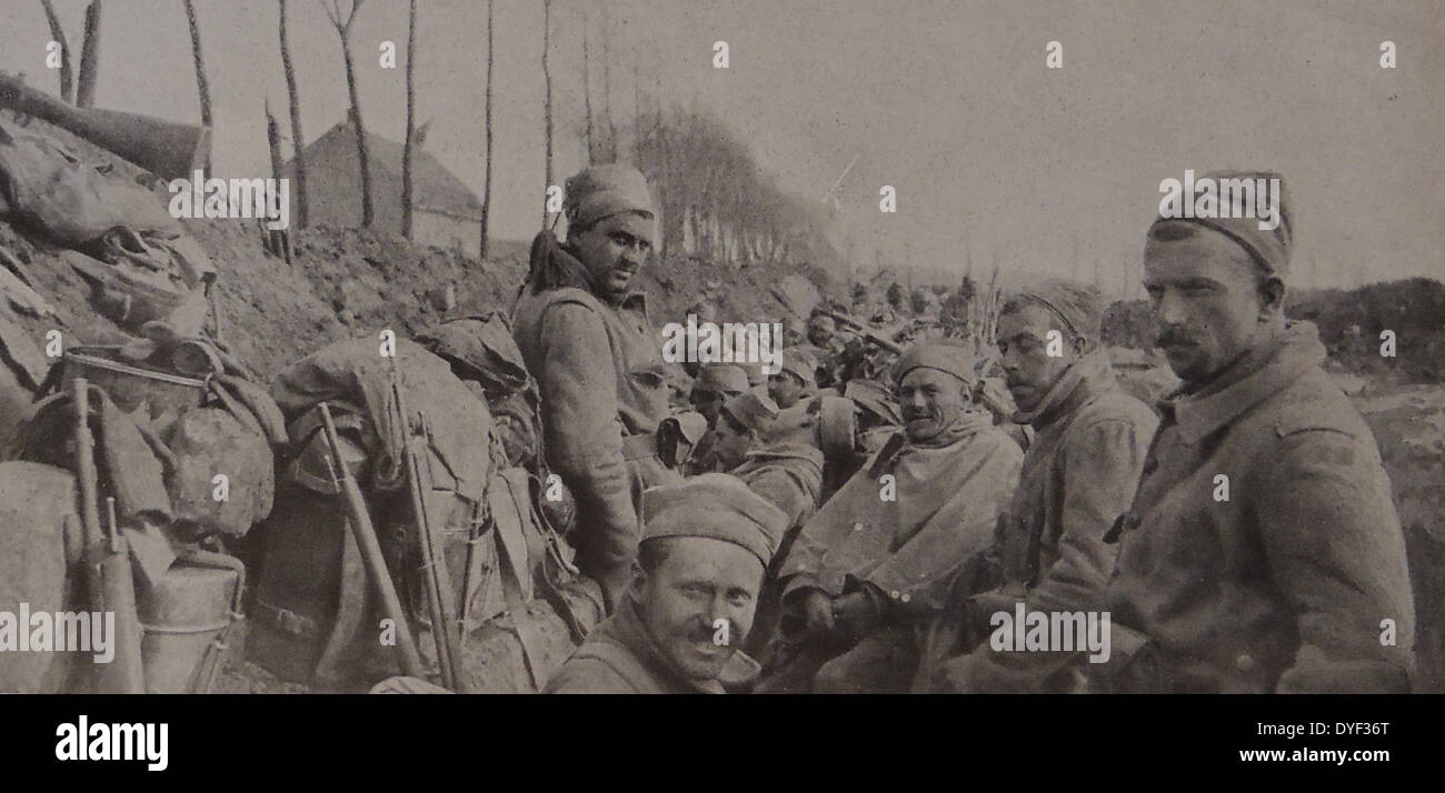 Il francese Zouaves nelle loro trincee sul fronte occidentale a Calonne, durante la prima guerra mondiale, 1915 Foto Stock