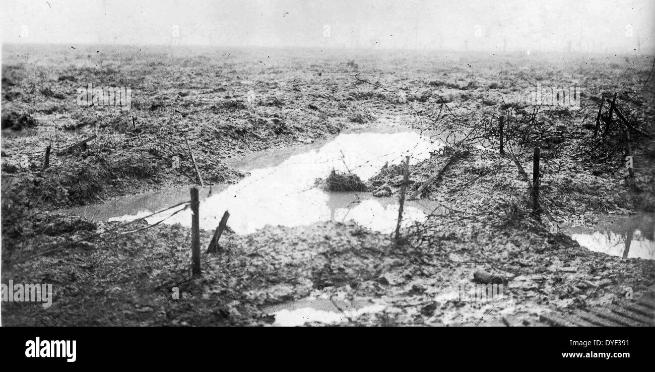 La battaglia di Passchendaele. Questa fotografia mostra il campo di battaglia. Sconosciuto Foto Stock