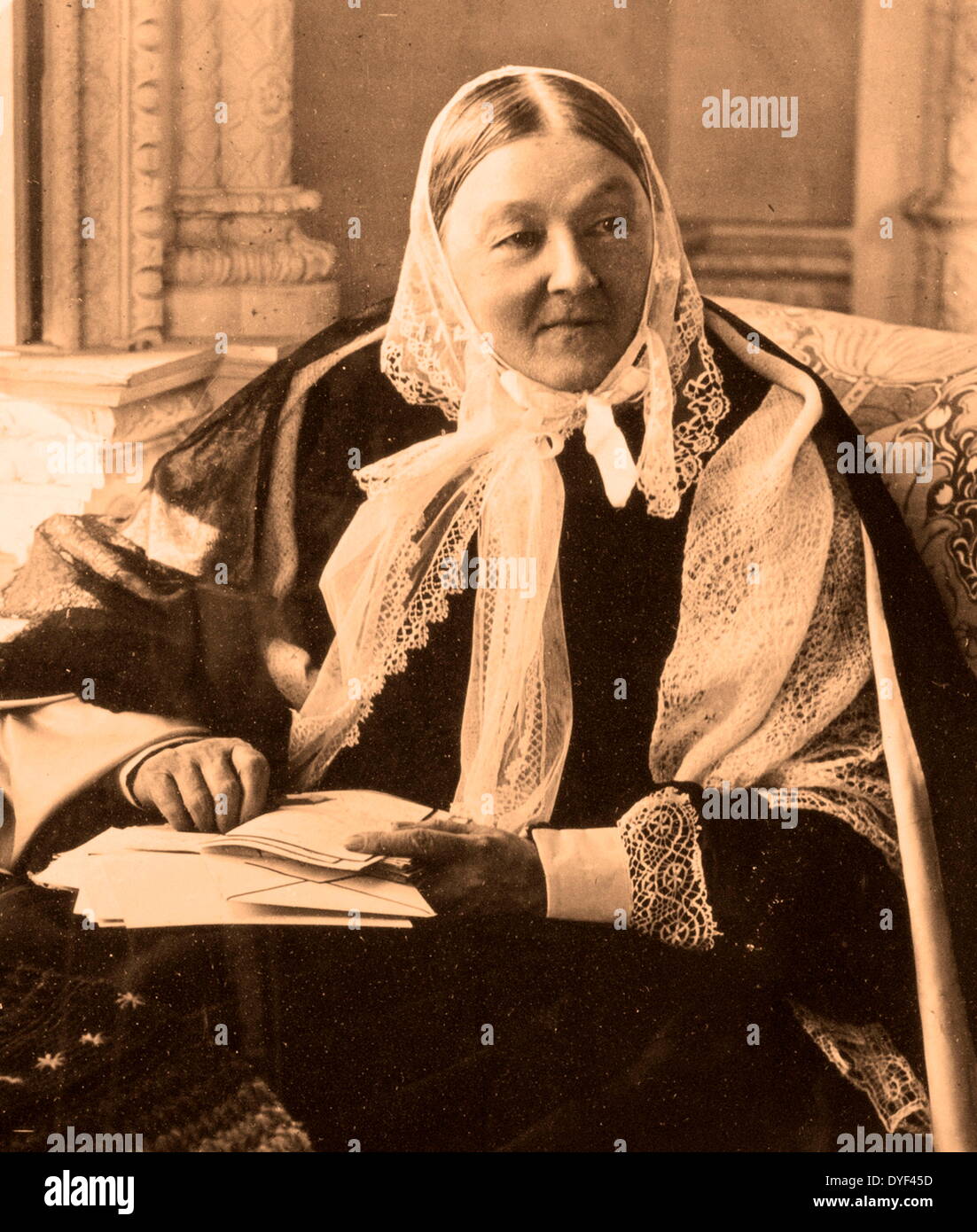 Una fotografia di Florence Nightingale nei suoi anni più tardi, il fondatore della moderna assistenza infermieristica, nonché un celebre inglese riformatore sociale e studioso di statistica. Ella fu dato il soprannome di "La Signora con la lampada" a causa della sua abitudine di fare assistenza infermieristica turni di notte durante la Guerra di Crimea. Vissuto tra il maggio 1820-agosto 1910. Foto Stock Una fotografia di Florence Nightingale nei suoi anni più tardi, il fondatore della moderna assistenza infermieristica, nonché un celebre inglese riformatore sociale e studioso di statistica. Ella fu dato il soprannome di "La Signora con la lampada" a causa della sua abitudine di fare assistenza infermieristica turni di notte durante la Guerra di Crimea. Vissuto tra il maggio 1820-agosto 1910. Foto Stock